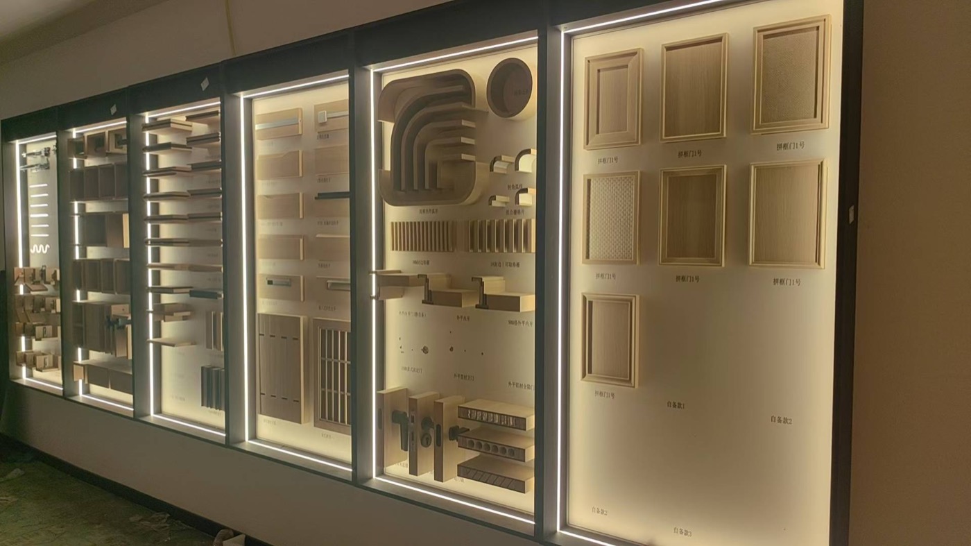 Cabinet door and profile samples in the Huiqiao material library